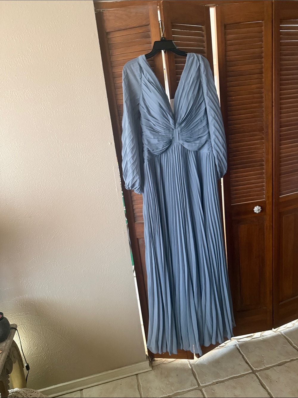 Blue Pleated V-Neck Long Sleeve Maxi Dress